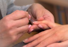 Badanie mykologiczne jako pretekst – czy problemy skórne mogą wskazywać na inne choroby? dermoklinika - badanie mykologiczne 3.jpg