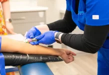 Kiedy lepiej pobrać krew z palca, a kiedy z żyły? lab-med.pl - 214-kiedy-lepiej-pobrac-krew-z-palca-a-kiedy-z-zyly.webp