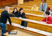 sopocka.edu.pl - 201-jak-wybrac-wykladowcow-ktorzy-pomoga-ci-sie-rozwinac.webp